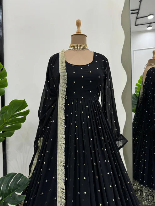 New Launching Hot selling Black Color Gown